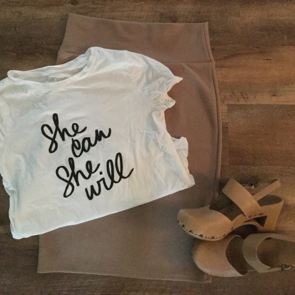 Lularoe tan Cassie skirt